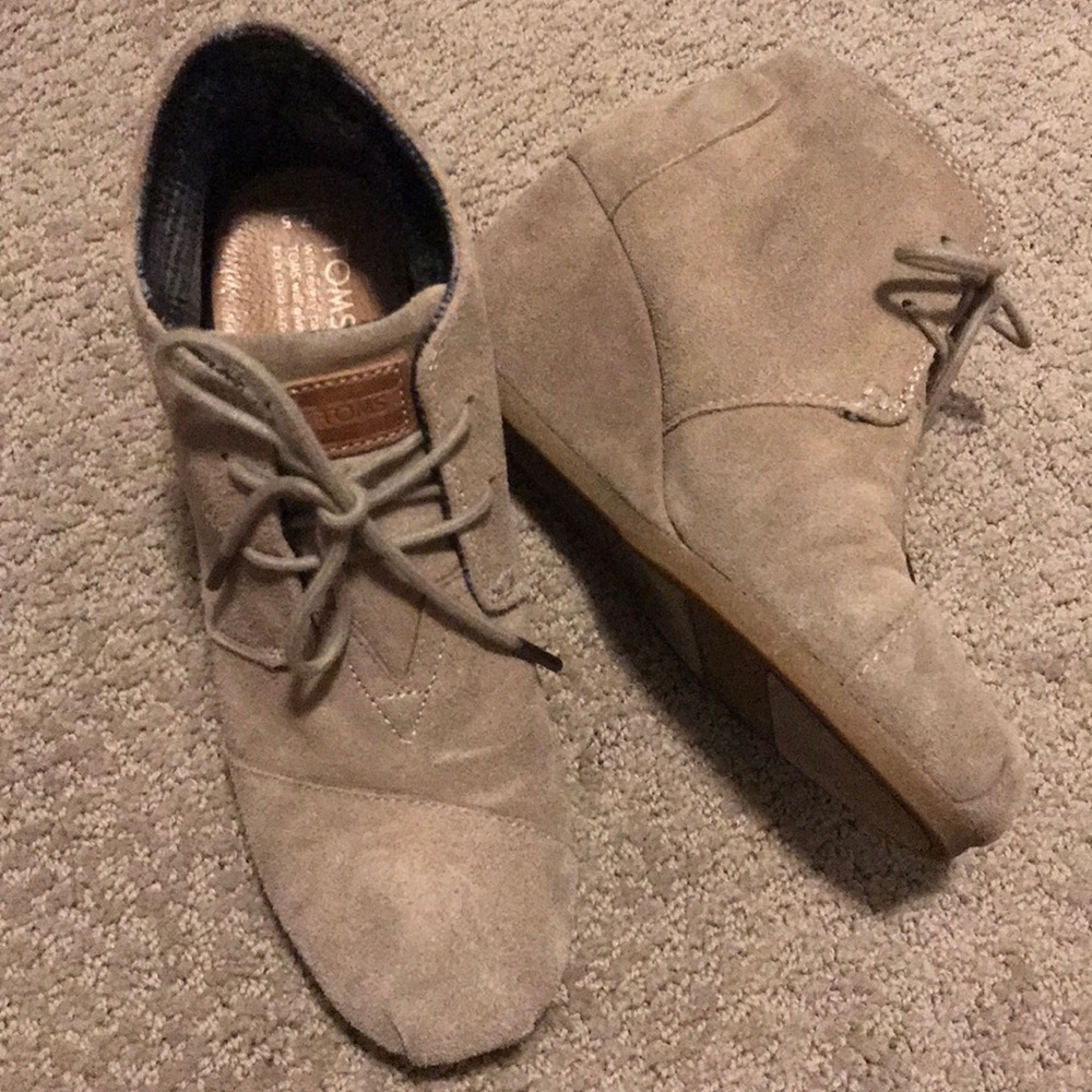 TOMS taupe suede desert wedge